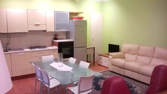 PIANO TERRA CON INGRESSO INDIPENDENTE E CORTE PIANO TERRA CON INGRESSO INDIPENDENTE E CORTE