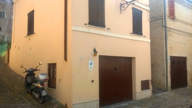 CASA SINGOLA CON GARAGE CASA SINGOLA CON GARAGE