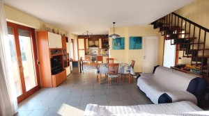 APPARTAMENTO CON MANSARDA E GARAGE