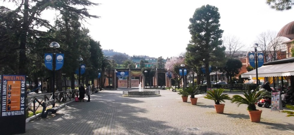 Porto Potenza piazza Douhet