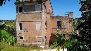 casale marchigiano con corte e vista mare contrada castelletta potenza picena agenzia immobilliare parigi 02
