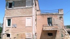 casale marchigiano con corte e vista mare contrada castelletta potenza picena agenzia immobilliare parigi 03