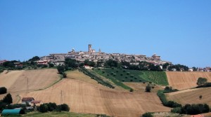 casale marchigiano con corte e vista mare contrada castelletta potenza picena agenzia immobilliare parigi 06