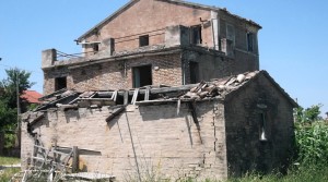 casale marchigiano con corte e vista mare contrada castelletta potenza picena agenzia immobilliare parigi 12