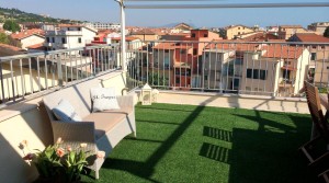 appartamento-attico in vendita a porto potenza picena centro con terrazzo vista mare agenzia immobiliare parigi di cruciani stefano compravendite e affitti 02