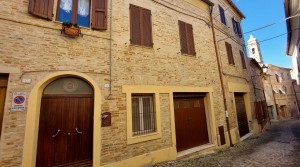 CASA CIELO-TERRA CON GARAGE E TERRAZZO
