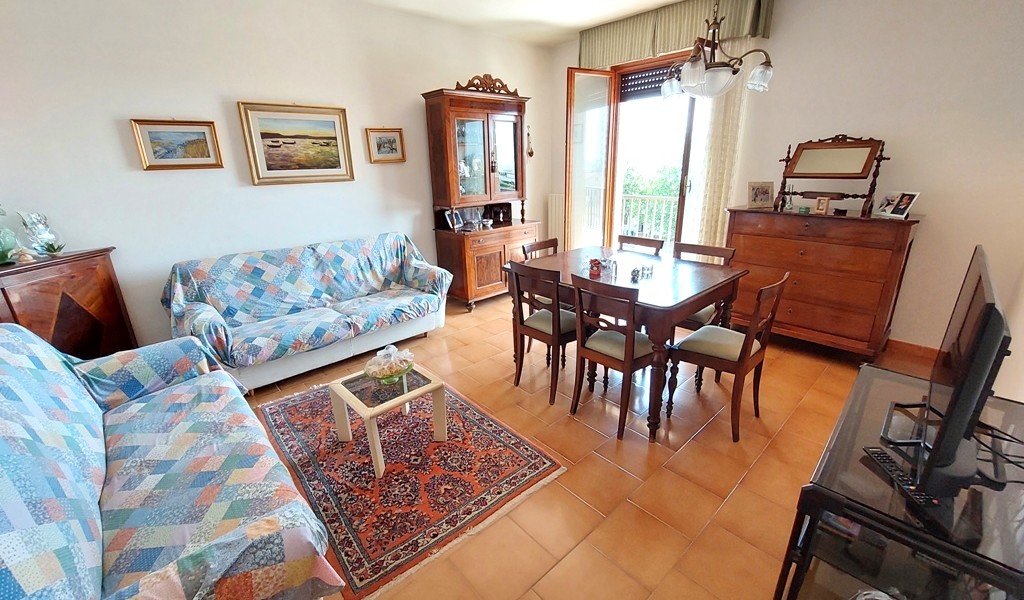 TRILOCALE CON DOPPI SERVIZI E GARAGE