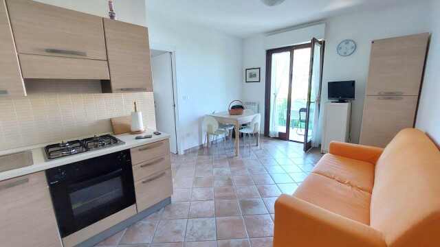 TRILOCALE CON CANTINA E POSTO AUTO